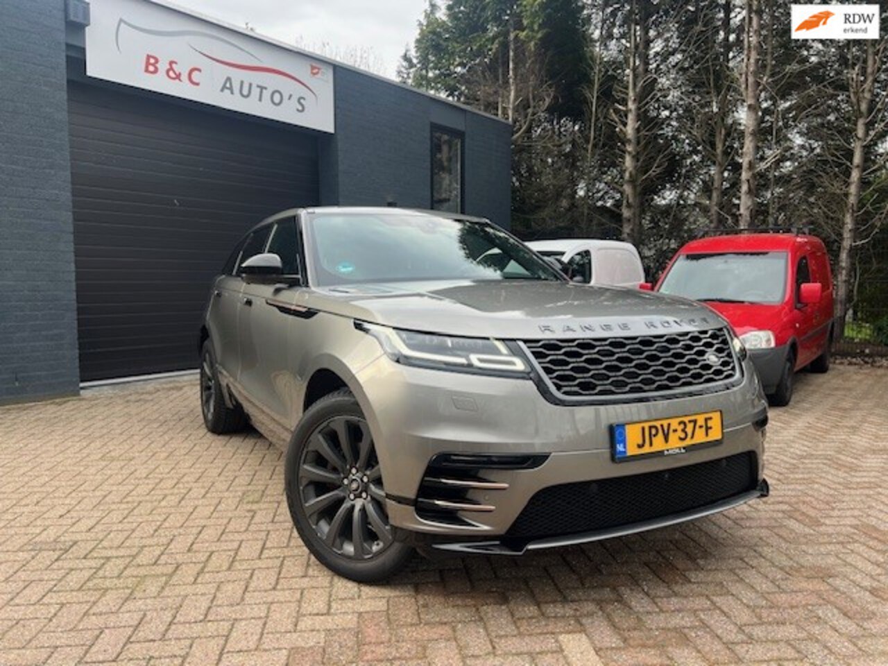 Land Rover Range Rover Velar - 2.0 D240 AWD R-DYNAMIC - AutoWereld.nl
