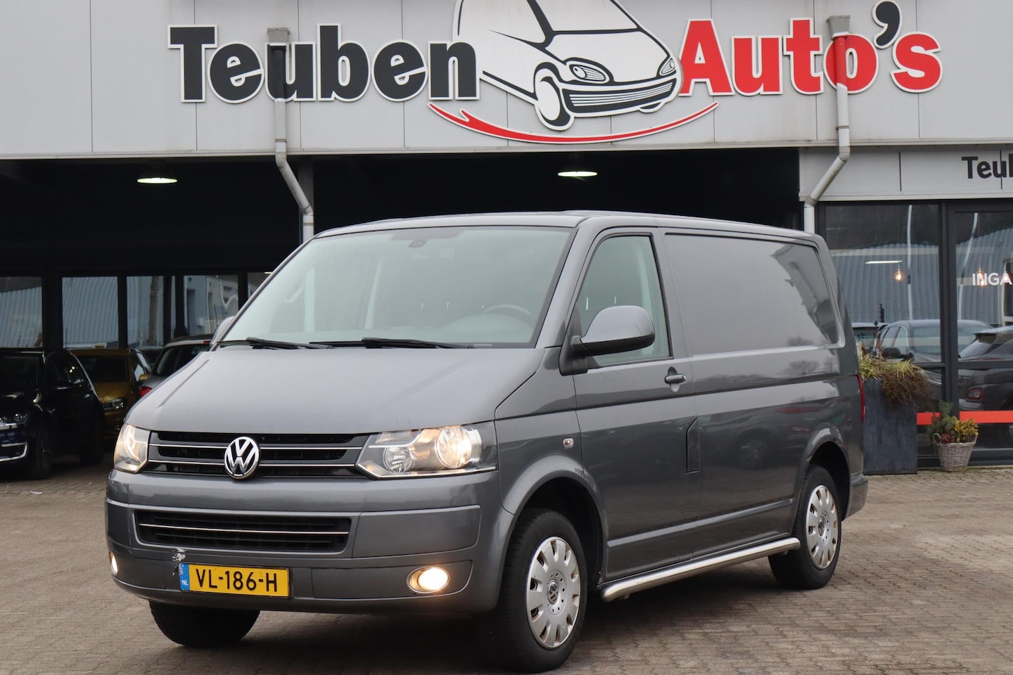 Volkswagen Transporter - 2.0 TDI L1H1 T800 Budgetline Lederen interieur, Cruise control, Navigatie, Trekhaak, Elekt - AutoWereld.nl