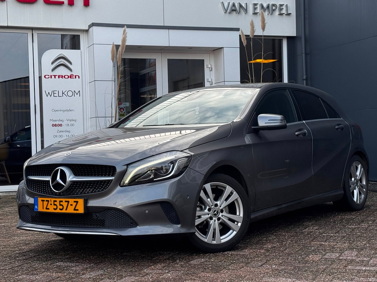 Mercedes-Benz A-klasse - 200 Business Solution | Camera | Trekhaak | Stoelverwarming | Navigatie | PDC voor + achte - AutoWereld.nl