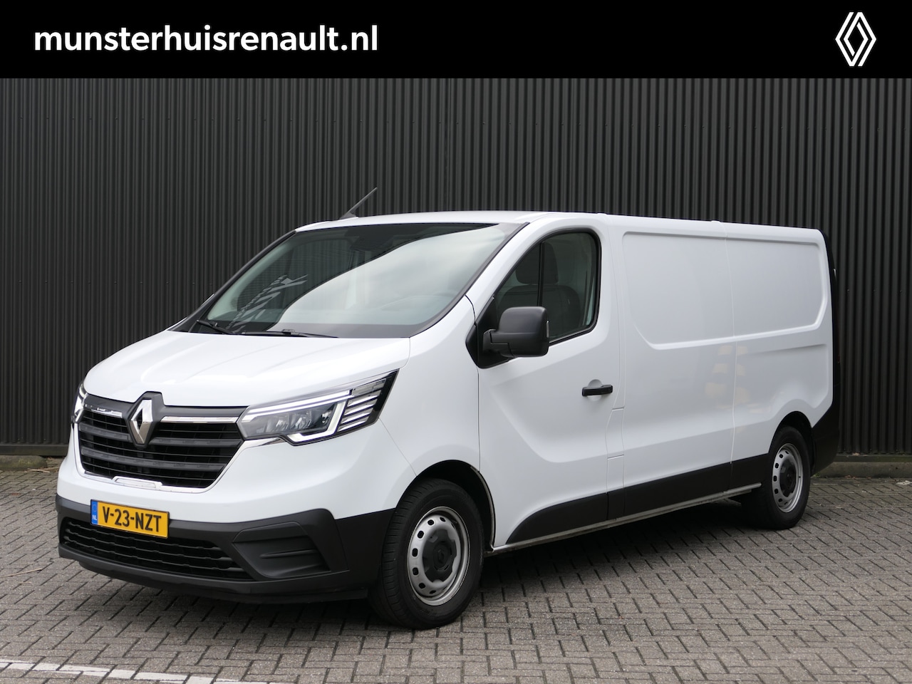 Renault Trafic - 2.0 dCi 110 T30 L2H1 Comfort - Betimmering laadruimte + stelling - Keyless start/entry - Z - AutoWereld.nl