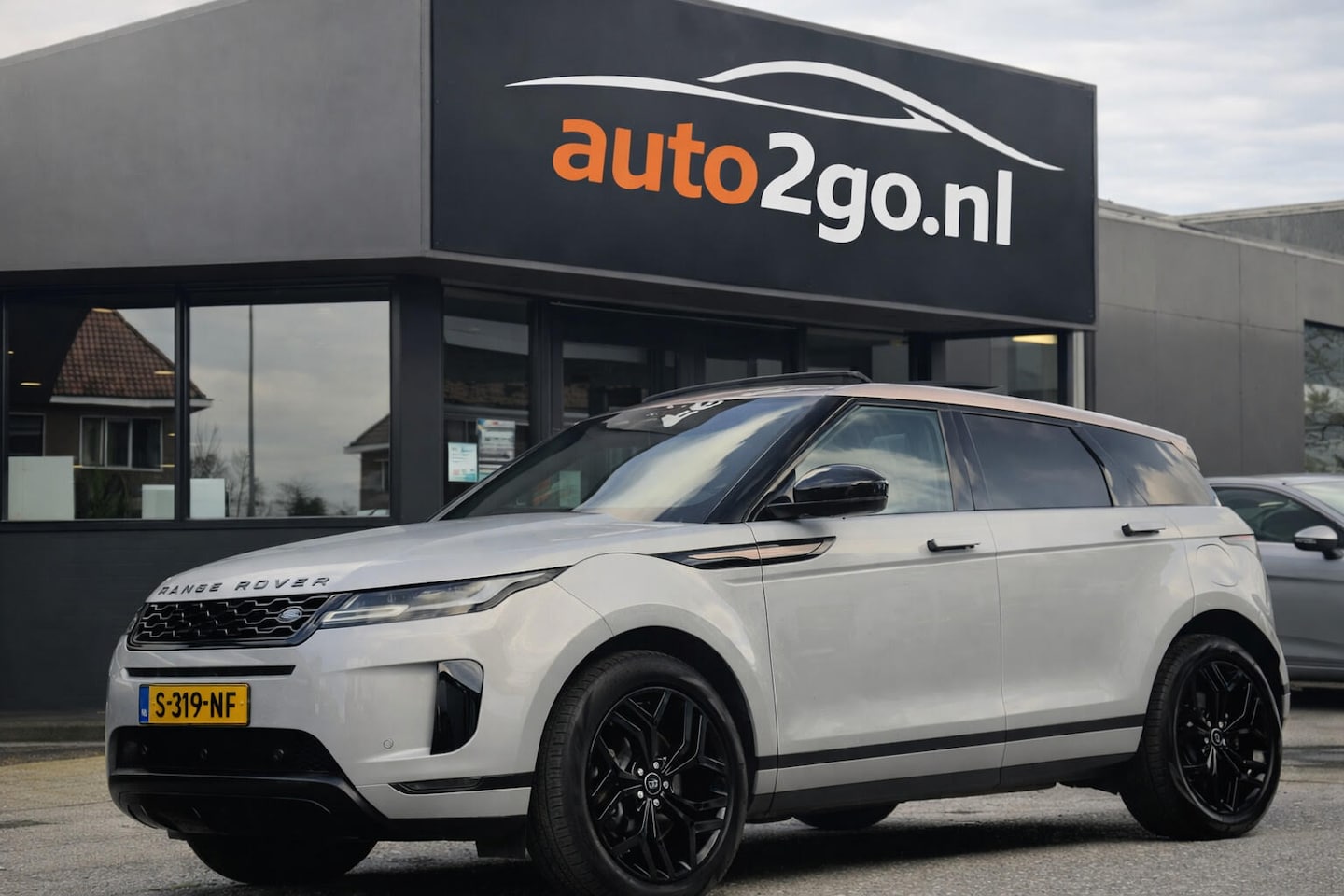 Land Rover Range Rover Evoque - 1.5 P300e AWD AUT8 R-DYNAMIC SE BRONZE COLLECTION BLACK-PACK PANODAK LEDER NAVI CAMERA DIG - AutoWereld.nl