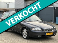 Volvo V70 - 2.4 Comfort Line AUTOMAAT AIRCO CLIMA TREKHAAK APK