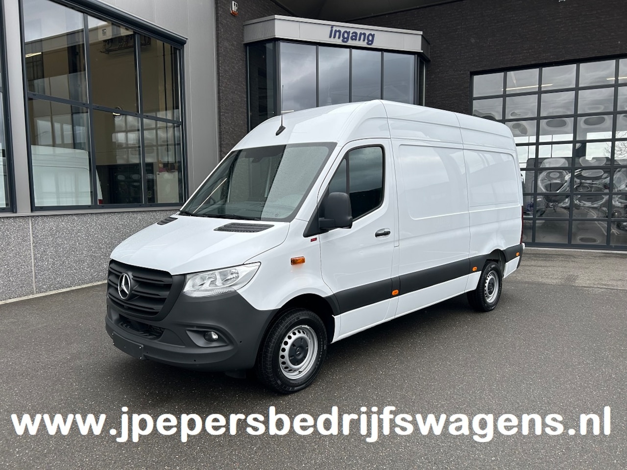 Mercedes-Benz Sprinter - 317 CDI L2 H2 Automaat / 360 Camera / MBUX / Navigatie / Cruise control / Airco / 270 Grad - AutoWereld.nl