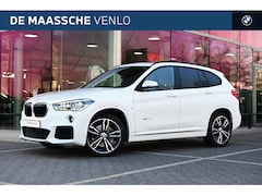 BMW X1 - xDrive20i M Sport Automaat / Trekhaak / Panoramadak / Sportstoelen / Achteruitrijcamera /