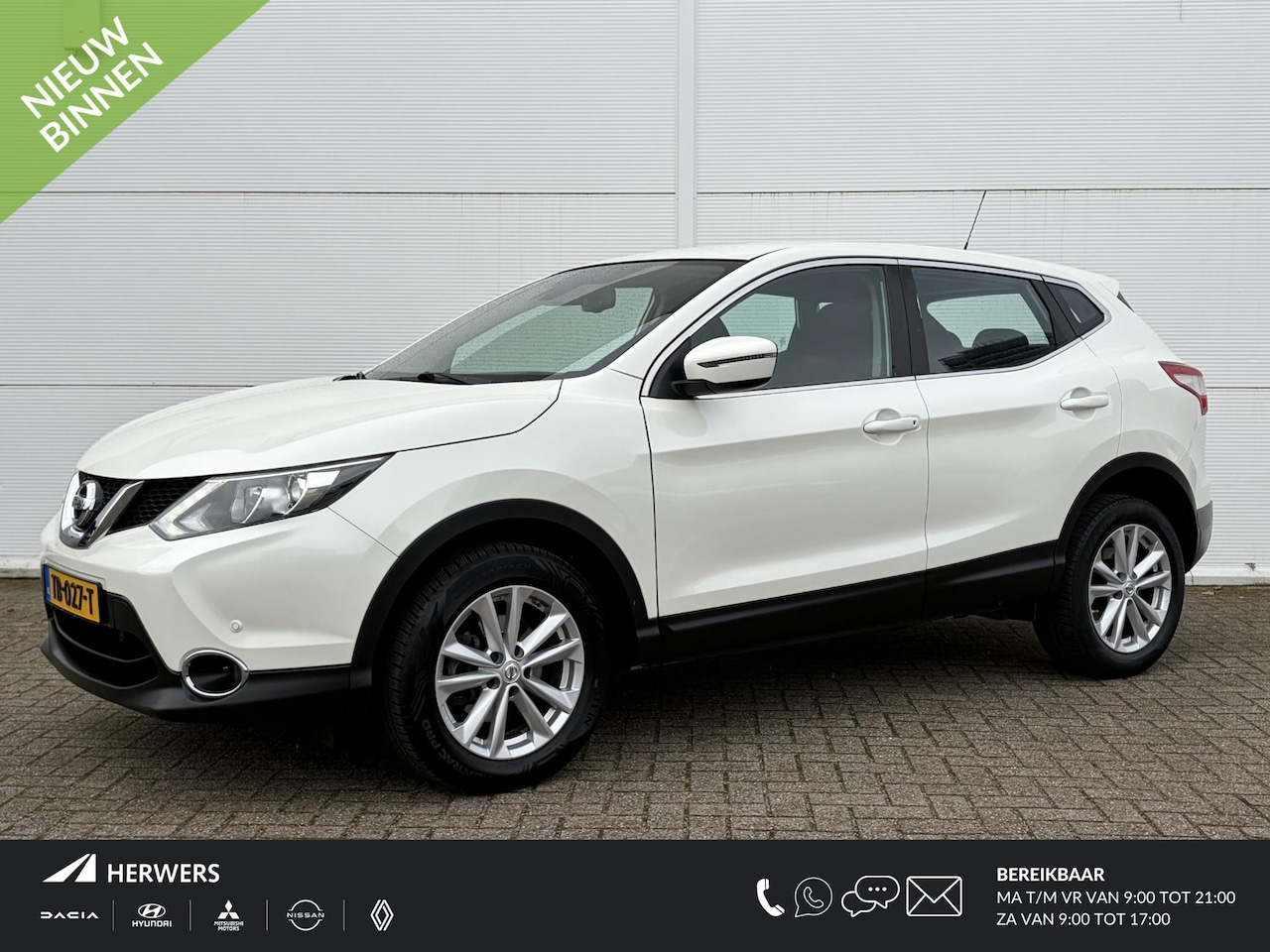 Nissan Qashqai - 1.6 Acenta / Lichtmetalen velgen 17" / Trekhaak (  1500 kg ) / Airco (automatisch) / - AutoWereld.nl