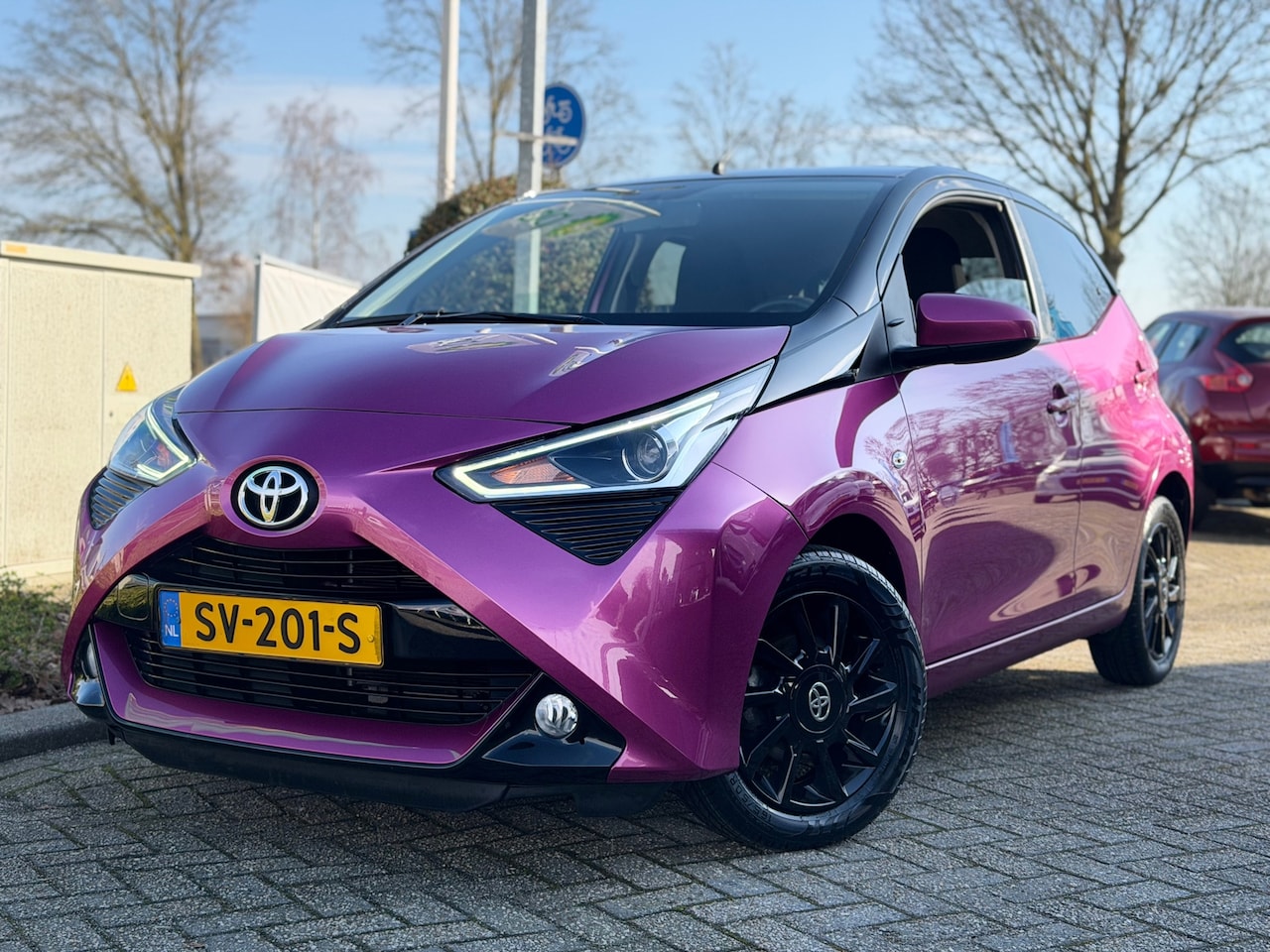 Toyota Aygo - 1.0 VVT-i x-cite airco navigatie 5drs - AutoWereld.nl