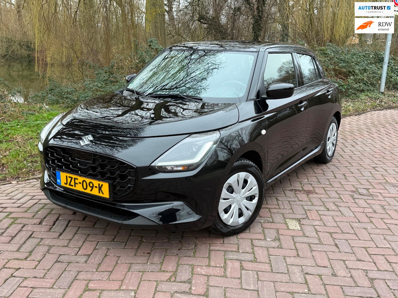 Suzuki Swift - 1.2 Comfort Smart Hybrid 6 X Suzuki SWIFT 1Eig. 3100 km b.j.1-2025 Carplay ,Camera - AutoWereld.nl