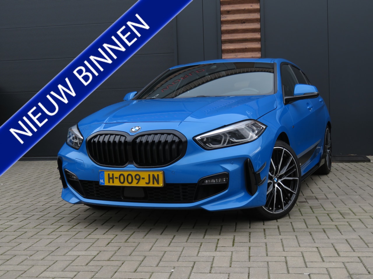 BMW 1-serie - 118i High Executive Edition-M Airco Cr-Control CarPlay Panoramadak - AutoWereld.nl