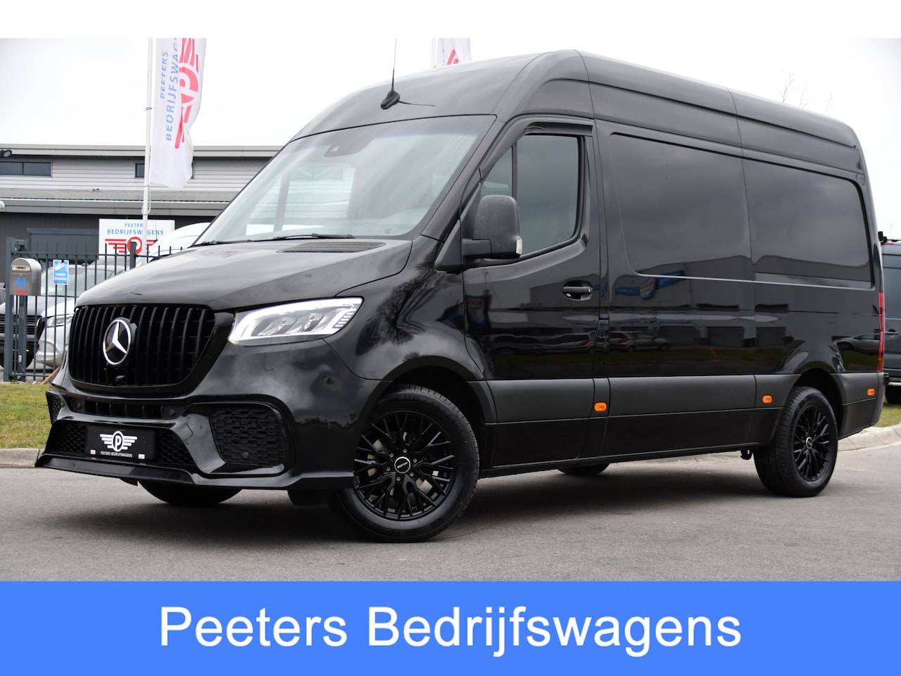 Mercedes-Benz Sprinter - 319 V6 3.0 CDI L2H2 AMG Black Edition 360 Camera, Cruise, Carplay, LED, 3500kg Trekhaak, S - AutoWereld.nl