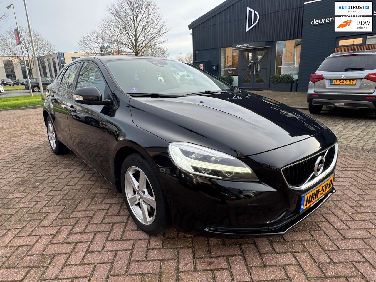 Volvo V40 - 1.5 Inscription Navi , Automaat, Clima , PDC - AutoWereld.nl