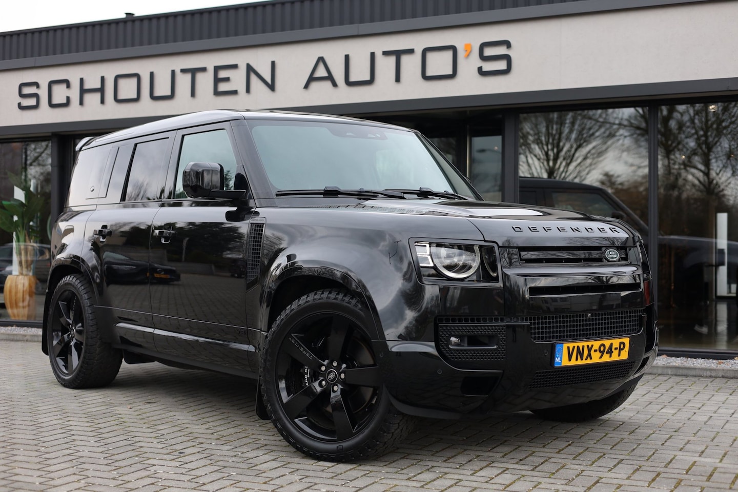 Land Rover Defender 110 - P525 V8 | Full Options | Comm. | BPM vrij | - AutoWereld.nl
