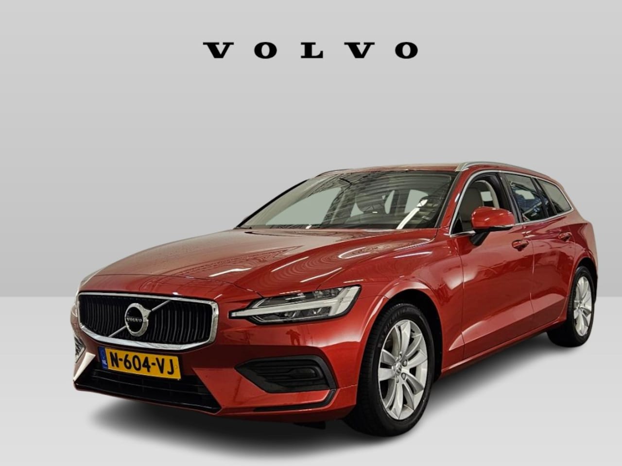 Volvo V60 - 2.0 B3 Core | Uniek! | Leder | Adap. Cruise | BLIS | LageKM!! - AutoWereld.nl