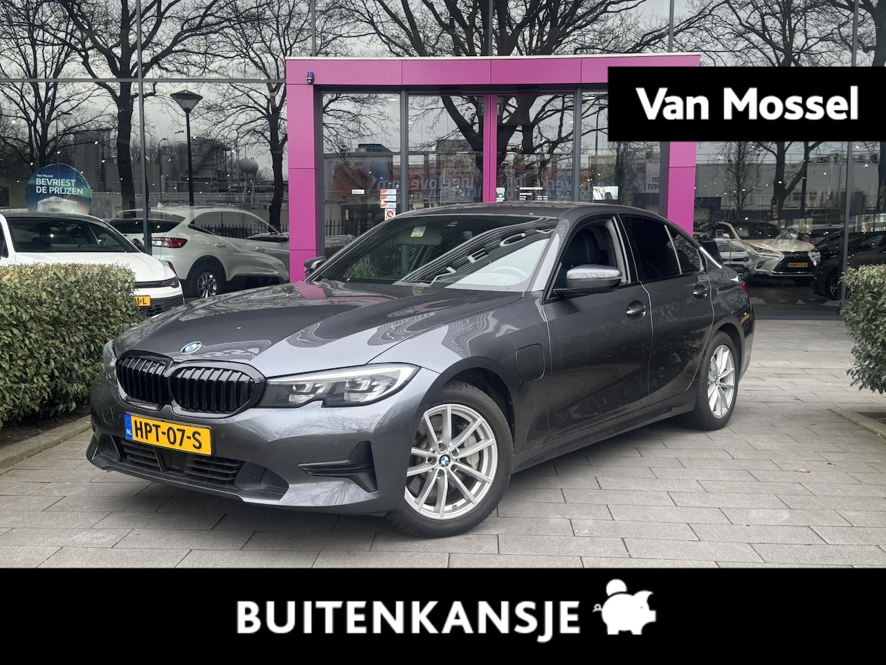 BMW 3-serie - 330e | APPLE CARPLAY | HALF LEDER | BLUETOOTH | NAVIGATIE | ADAPTIVE CRUISE CONTROL | HEAD - AutoWereld.nl