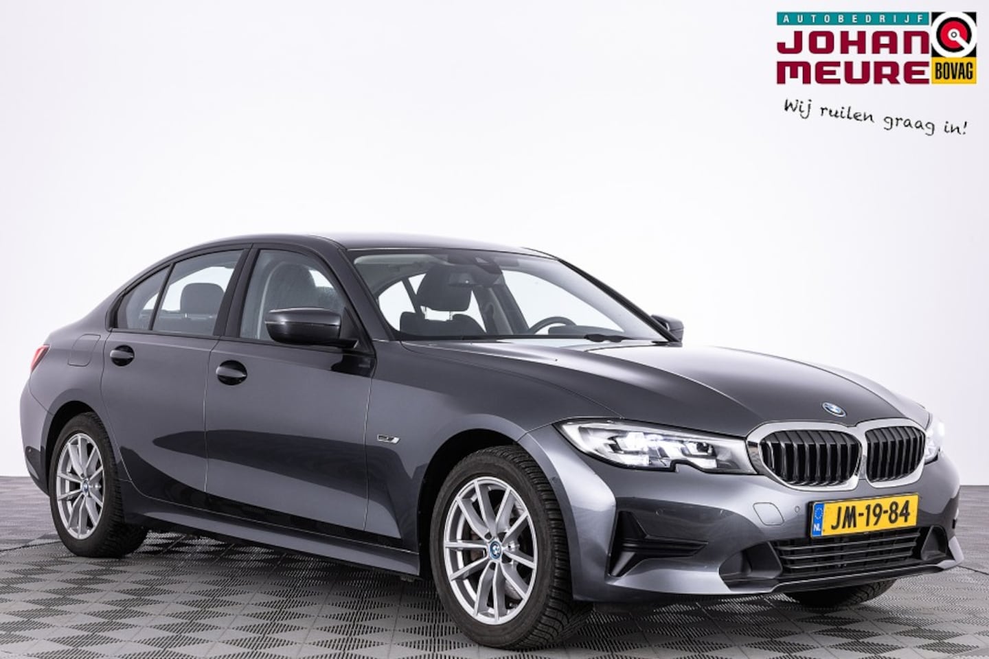 BMW 3-serie - 320 e Business Edition Plus | Half LEDER | Full LED | ECC | Trekhaak | PHEV - AutoWereld.nl