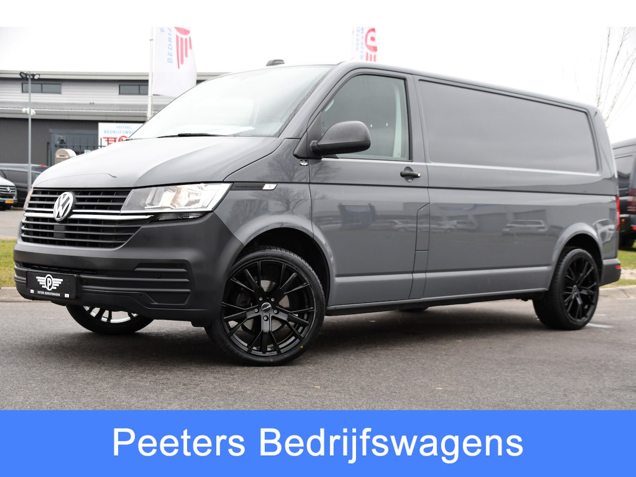 Volkswagen Transporter - 2.0 TDI L2H1 30 PB Edition Adaptieve Cruise, Carplay, 150pk, Sensoren, Voorruit verwarming - AutoWereld.nl