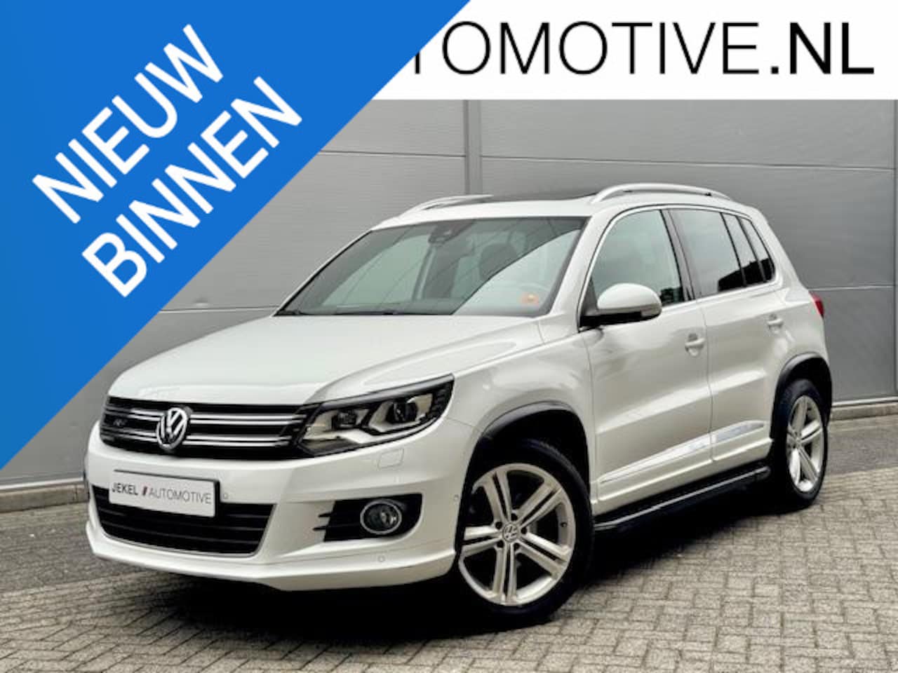 Volkswagen Tiguan - 1.4 TSI R-Line Edition Panoramadak, Trekhaak, Side skirts, R-Line, enz - AutoWereld.nl