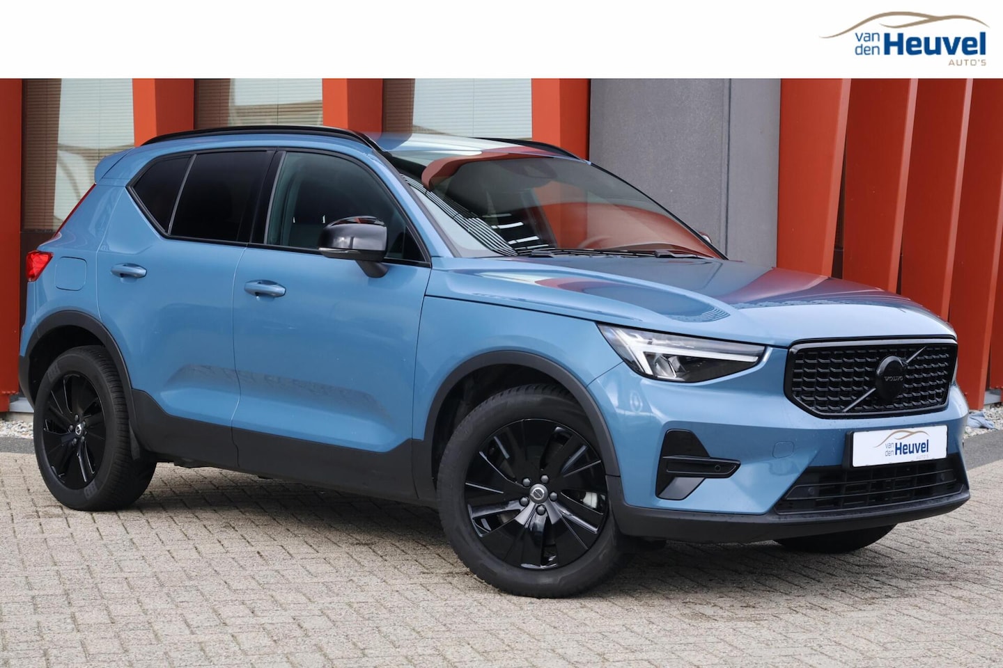 Volvo XC40 - T5 Recharge Plus Dark | Stoelverwarming | Trekhaak | Parkeercamera | H/K | Glossy Black | - AutoWereld.nl