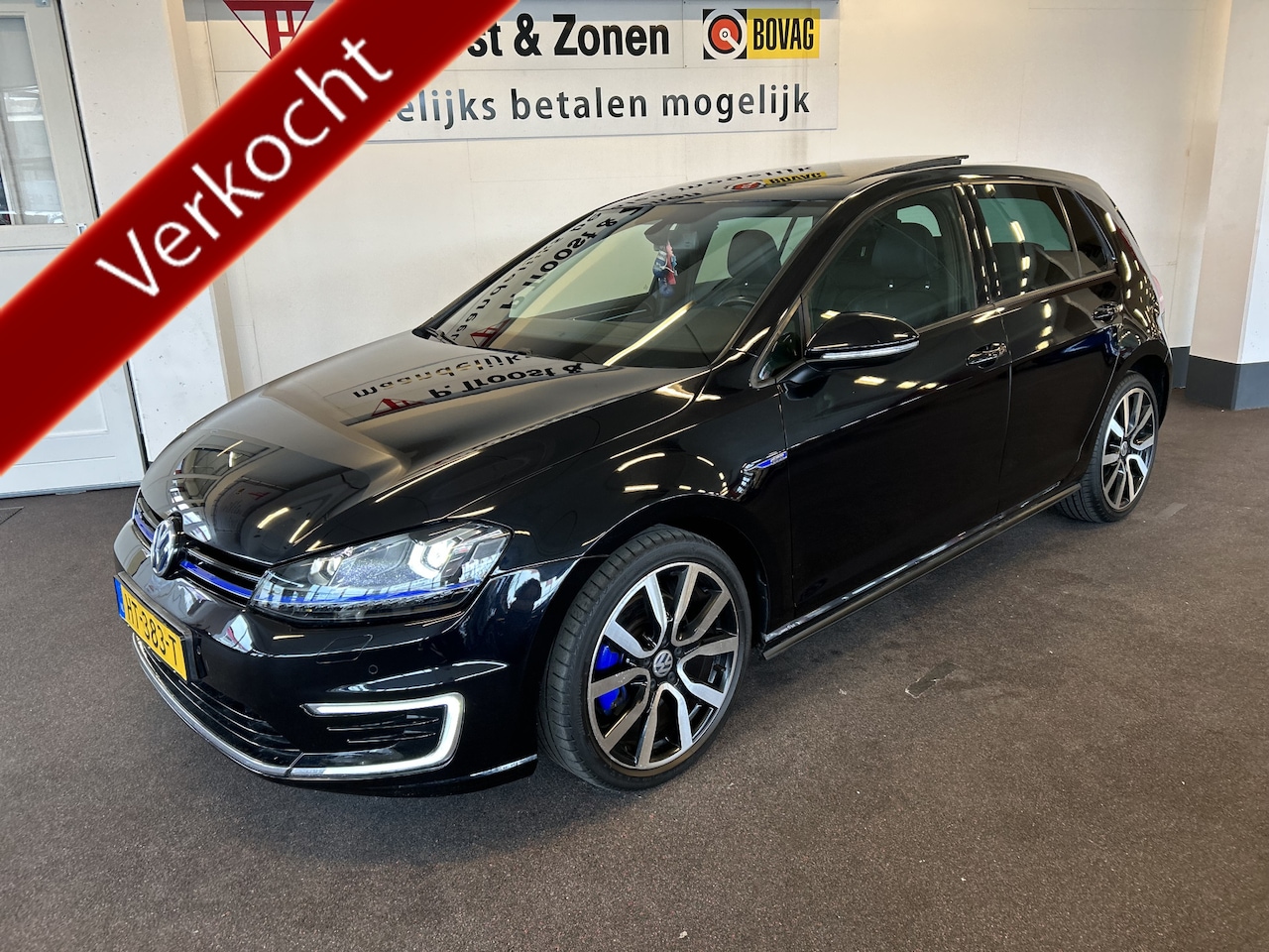 Volkswagen Golf - 1.4 TSI GTE 204PK | Panoramadak | Lederen bekleding | Adaptieve cruise control | Keyless | - AutoWereld.nl