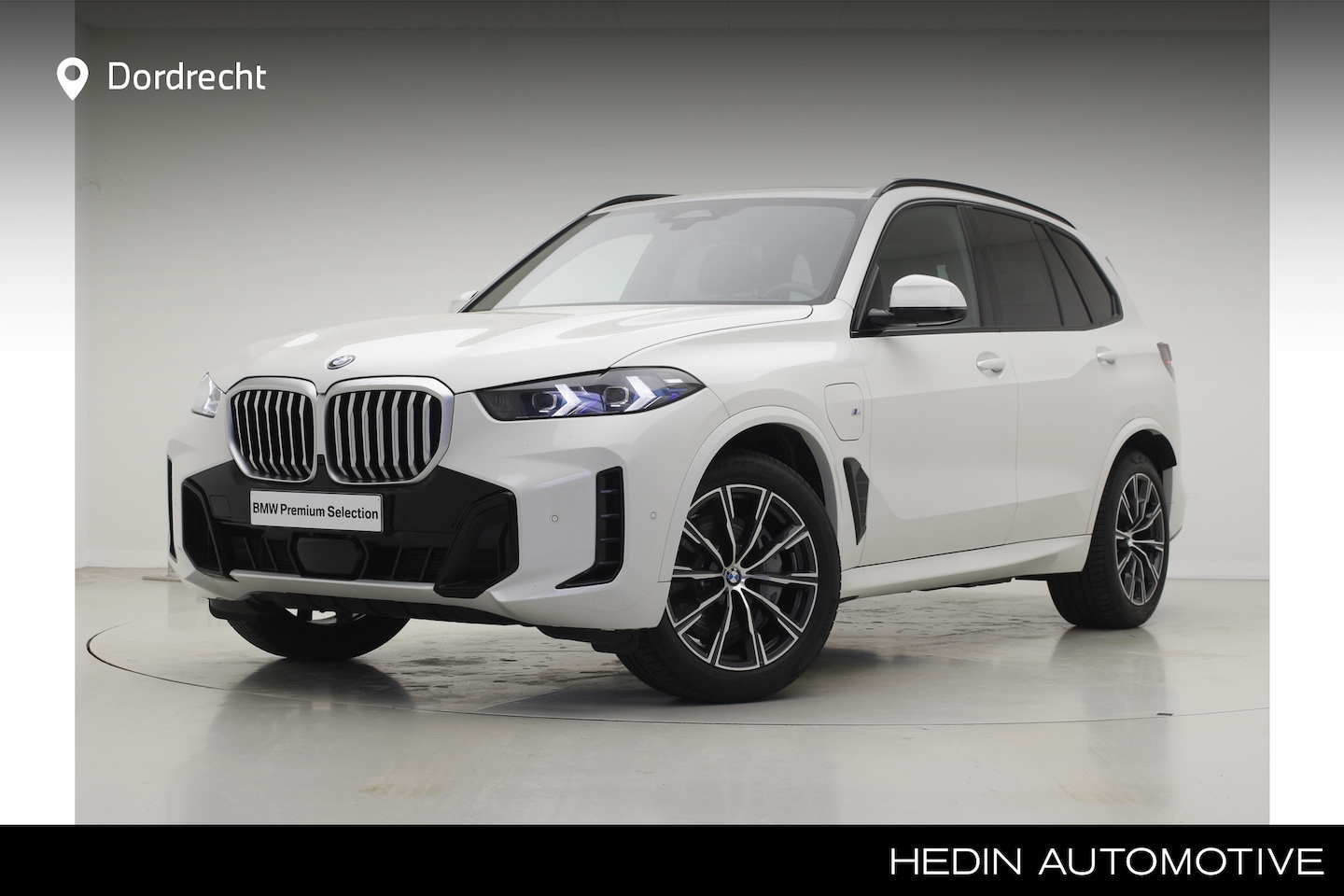 BMW X5 - xDrive50e M-Sport | Panorama | Trekhaak | Comfortzetels | Luchtvering v+a - AutoWereld.nl