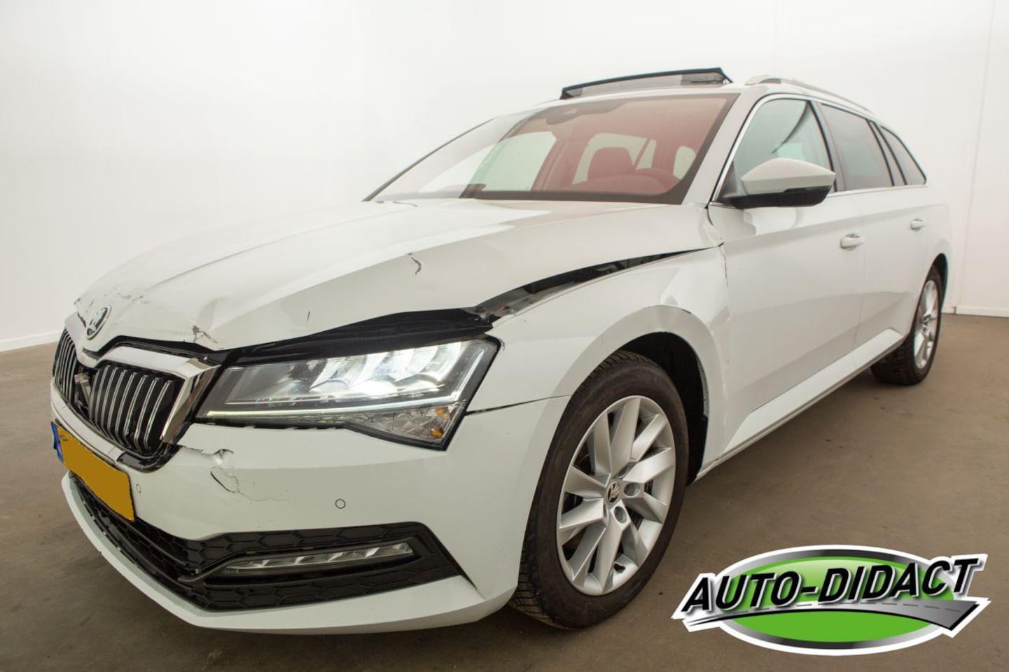 Skoda Superb - 1.5 TSI Automaat Pano Digi Dash Navi ACT Business Edition - AutoWereld.nl