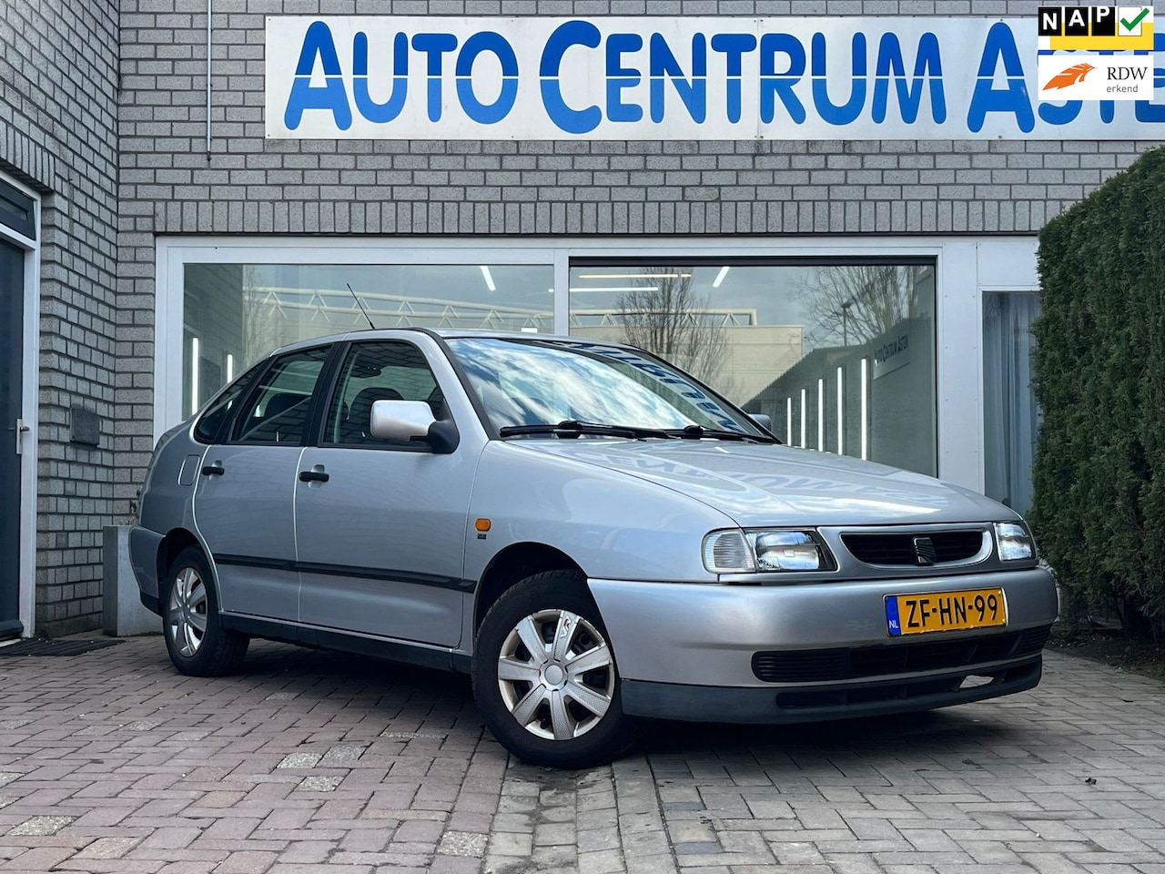 SEAT Cordoba - 1.6i Vigo Lage KM stand - AutoWereld.nl