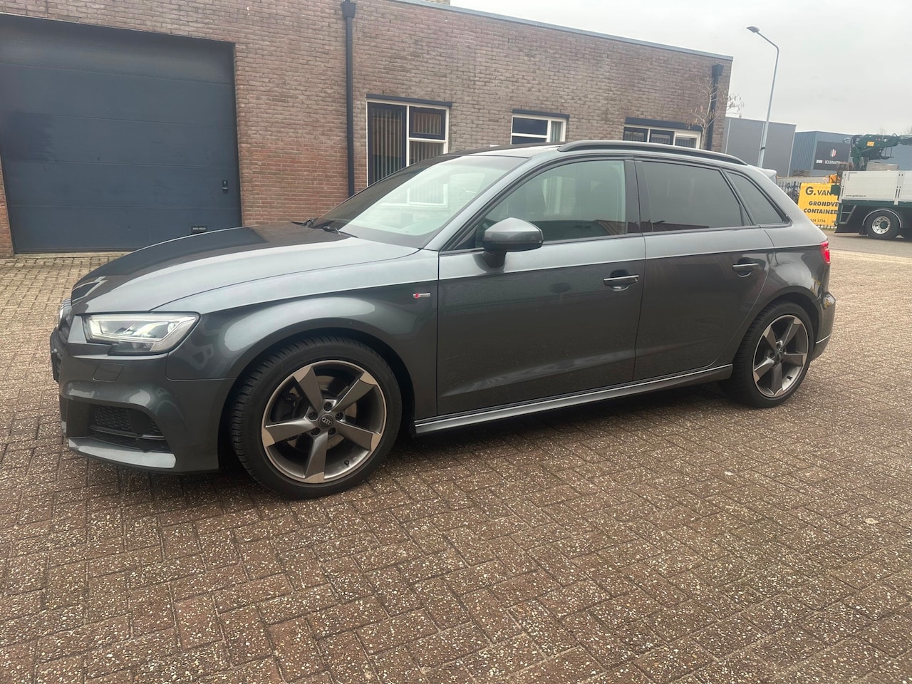 Audi A3 Sportback - 2.0 TDI 135kw 184pk Quattro panoramadak S-line 7-TRAPS - AutoWereld.nl