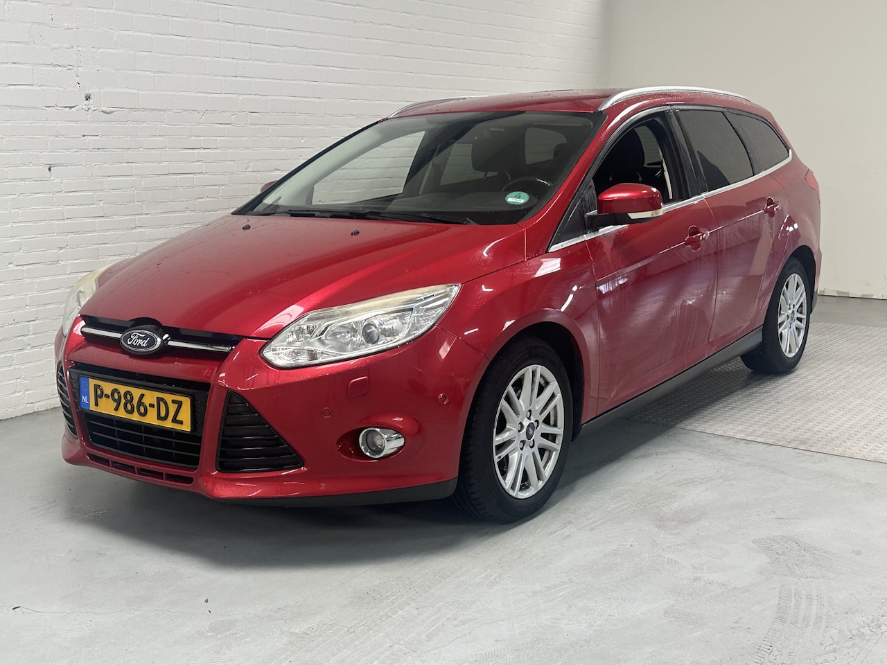 Ford Focus Wagon - 1.0 EcoBoost Titanium CLIMA / CRUISE / STOELVR. Dis.riem pas vervangen - AutoWereld.nl
