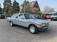 Mercedes-Benz 200-280 (W123) - 240 D