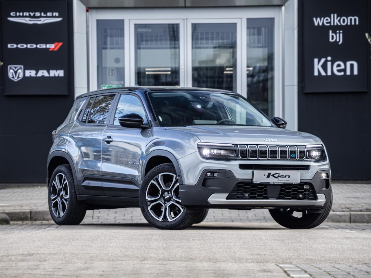 Jeep Avenger - Summit 54 kWh | Full LED | Stoelverwarming | Voorruit verwarming | ACC - AutoWereld.nl