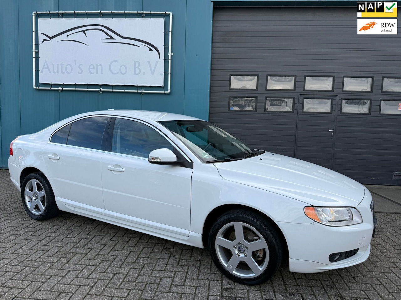 Volvo S80 - 2.0 Leder Clima Cruise Navigatie 17 "R lm velgen Pdc incl nw Apk 22-02-2027 - AutoWereld.nl