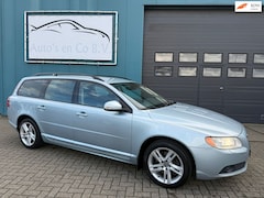 Volvo V70 - 2.5T Momentum Clima Cruise Leder 17" Elec achterklep Stoelverw voor+achter Xenon Nap Incl