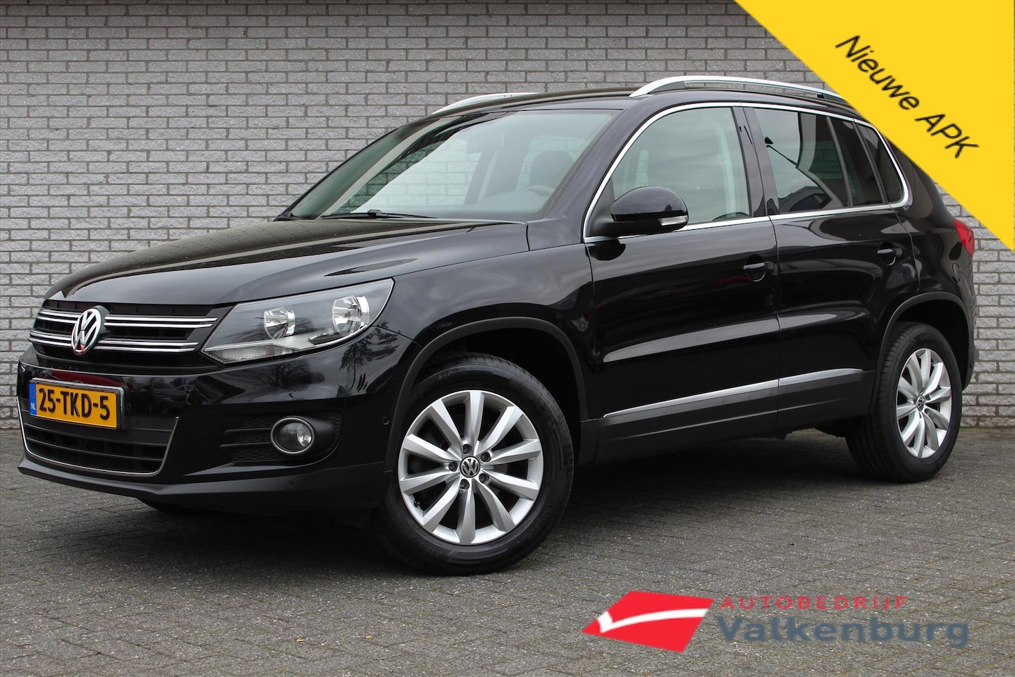 Volkswagen Tiguan - 1.4 TSI Sport&Style | Cruise | Climate | Wegklapbare trekhaak | NAVI | PDC - AutoWereld.nl