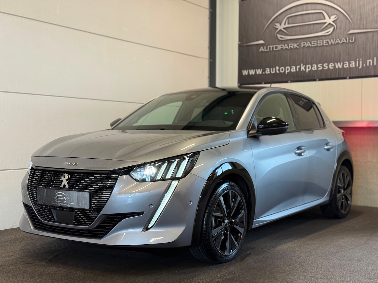 Peugeot 208 - 1.2 PureTech GT-Line Pano, ACC, Apple Carplay, Virtual Cockpit, Sfeerverlichting, 360­° Ca - AutoWereld.nl