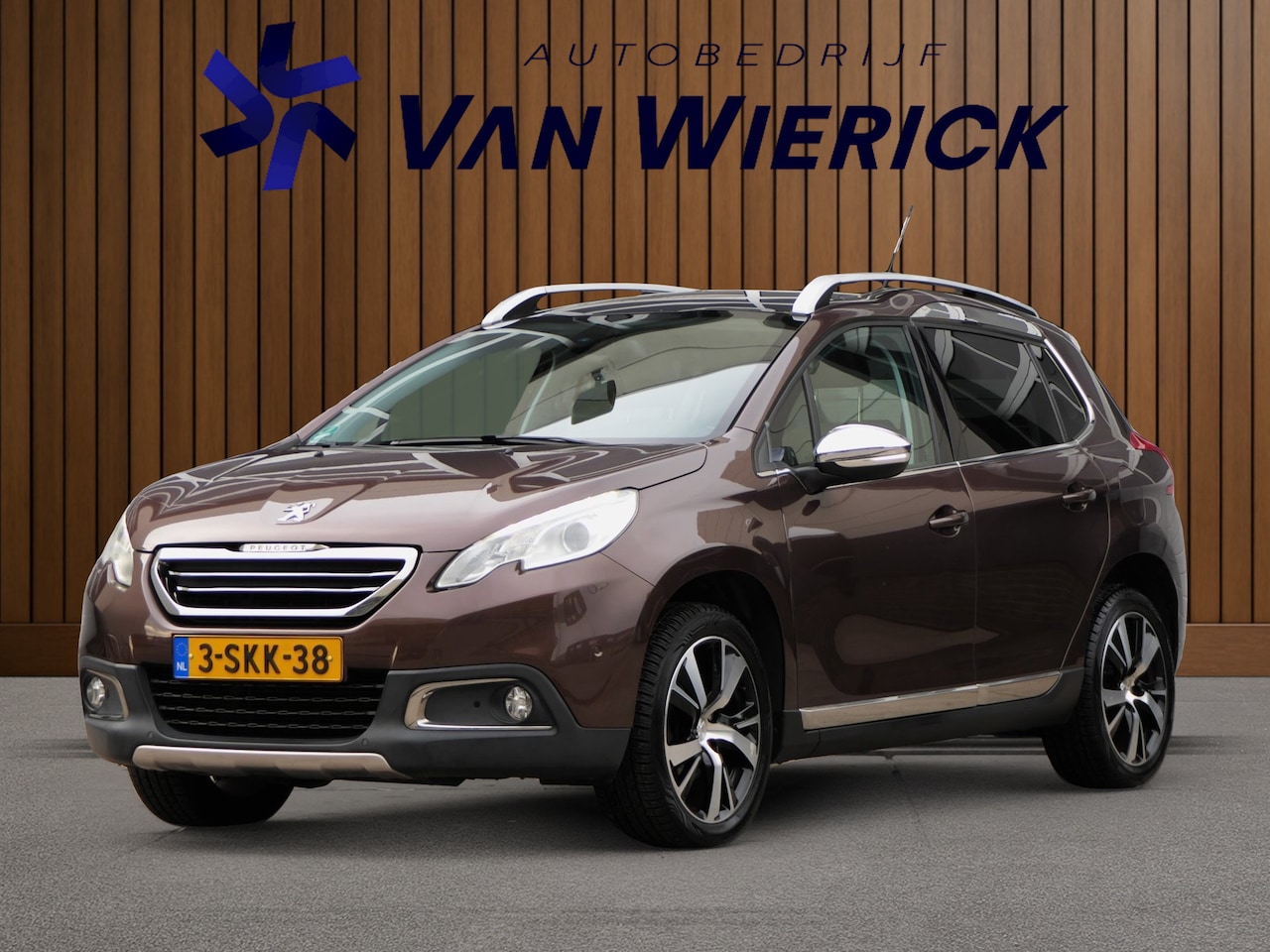Peugeot 2008 - 1.6 VTi Féline 120PK | Pano | Navi | Trekhaak | NAP - AutoWereld.nl