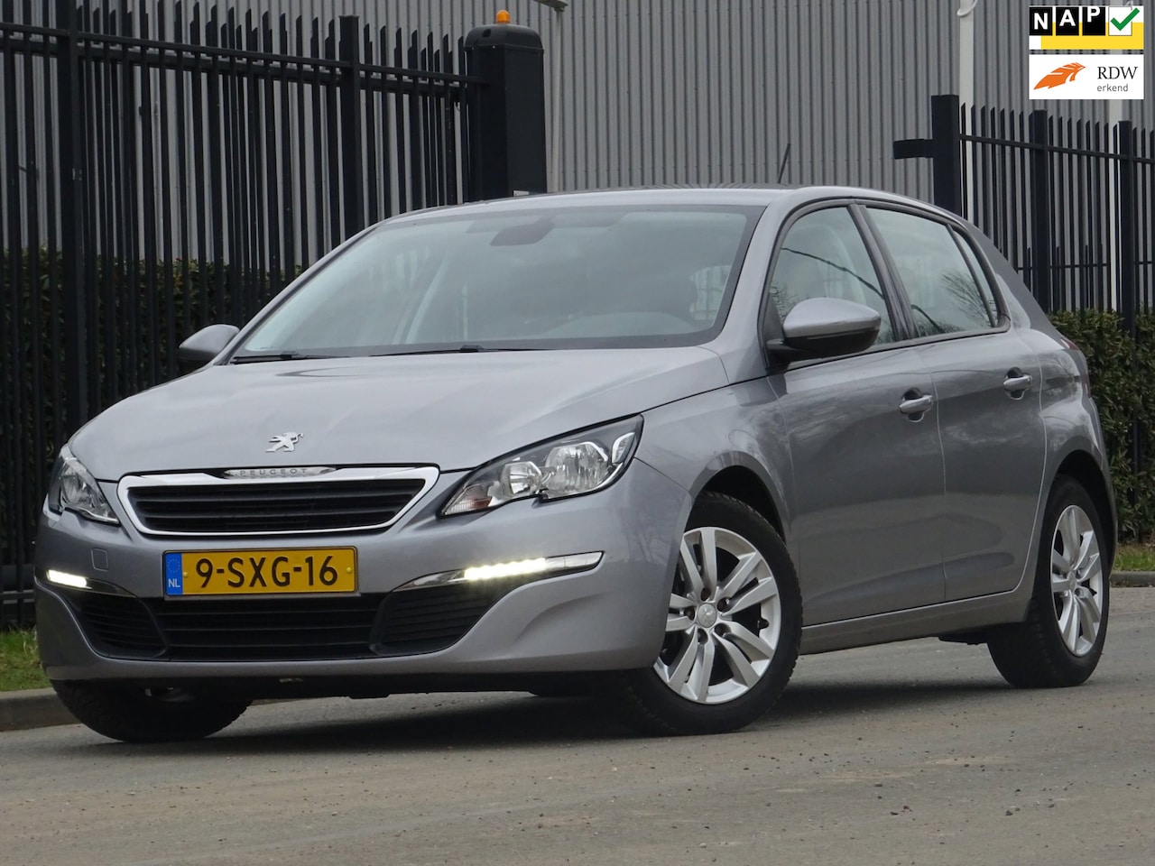 Peugeot 308 - 1.2 VTi Active BJ2014 NAP/NAVI/PDC/APK 02-2027 - AutoWereld.nl