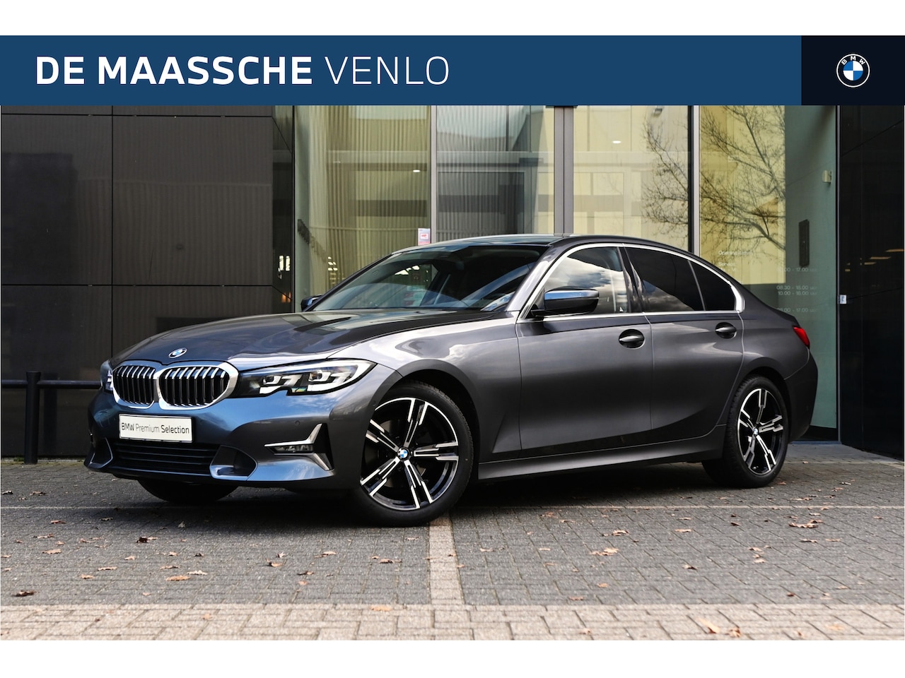 BMW 3-serie - 320i Luxury Line Automaat / Achteruitrijcamera / LED / Stoelverwarming / Live Cockpit Plus - AutoWereld.nl