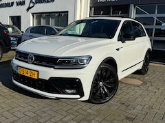 Volkswagen Tiguan - 1.5 TSI ACT Highline R-Line, Panoramadak, Stoelverwarming, Apple Carplay/Android