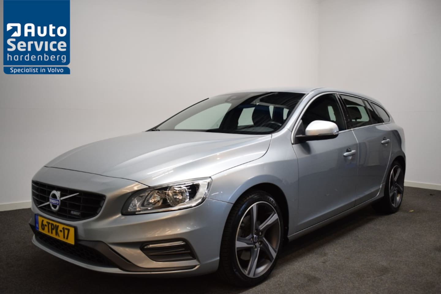 Volvo V60 - T3 150pk R-Design Trekhaak 1600kg/ Navi/ Bluetooth/ Cruise - AutoWereld.nl