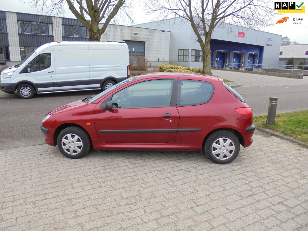 Peugeot 206 - 1.1 XN Lage KM - AutoWereld.nl