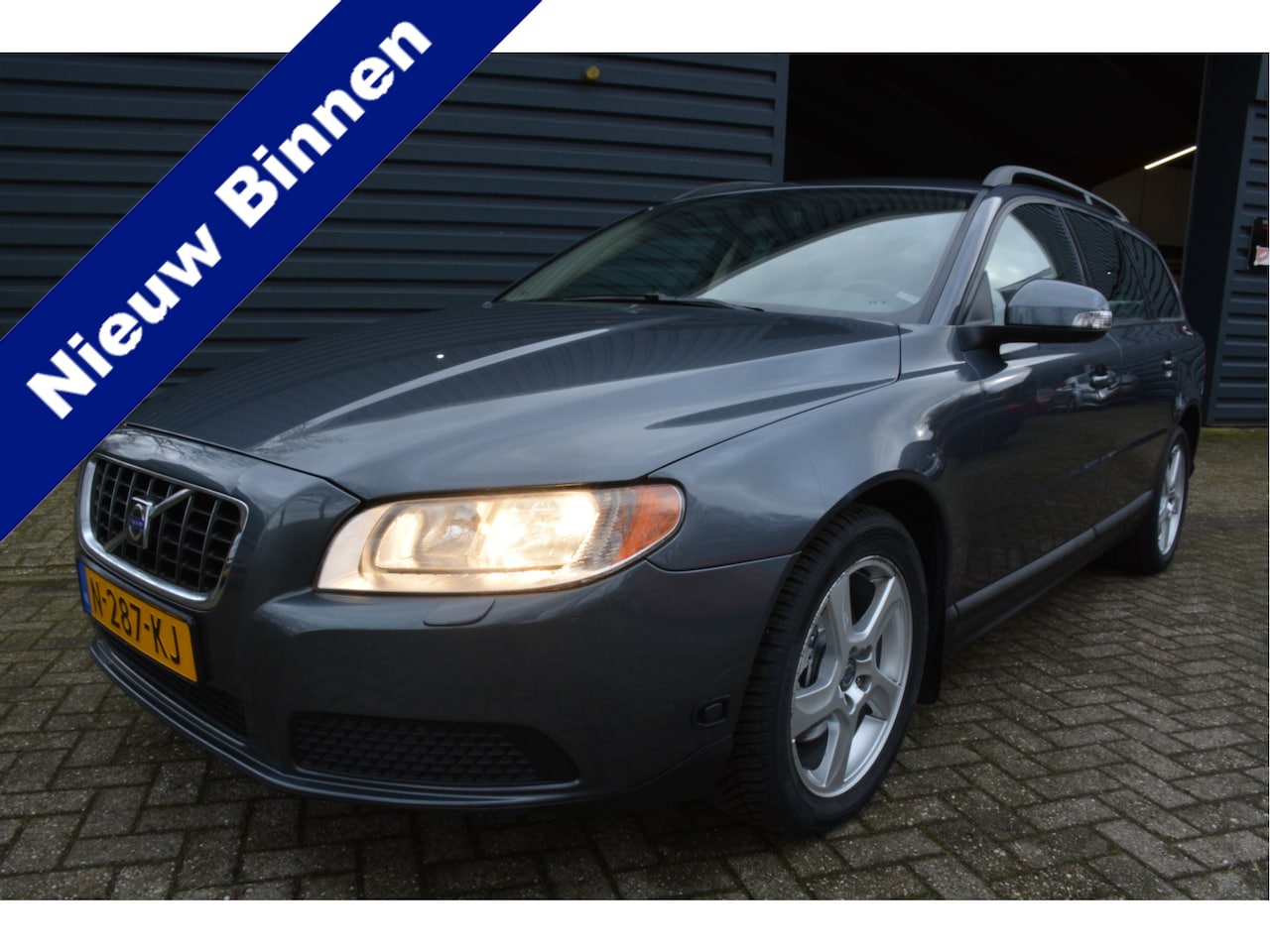 Volvo V70 - 2.0 KINETIC Trekhaak Stoel verwarming Clima Cruise Control - AutoWereld.nl