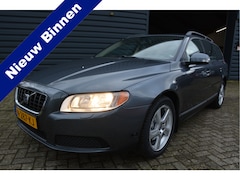 Volvo V70 - 2.0 KINETIC Trekhaak Stoel verwarming Clima Cruise Control