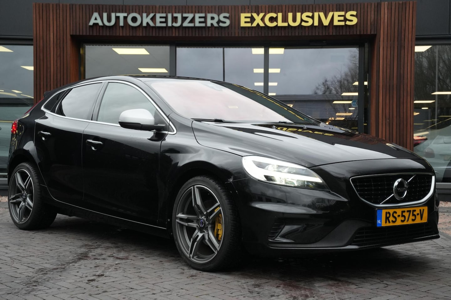 Volvo V40 - 2.0 T4 Business Sport R Design Stoelverw. Leer/Alcantara Digitale Teller Cruise PDC - AutoWereld.nl