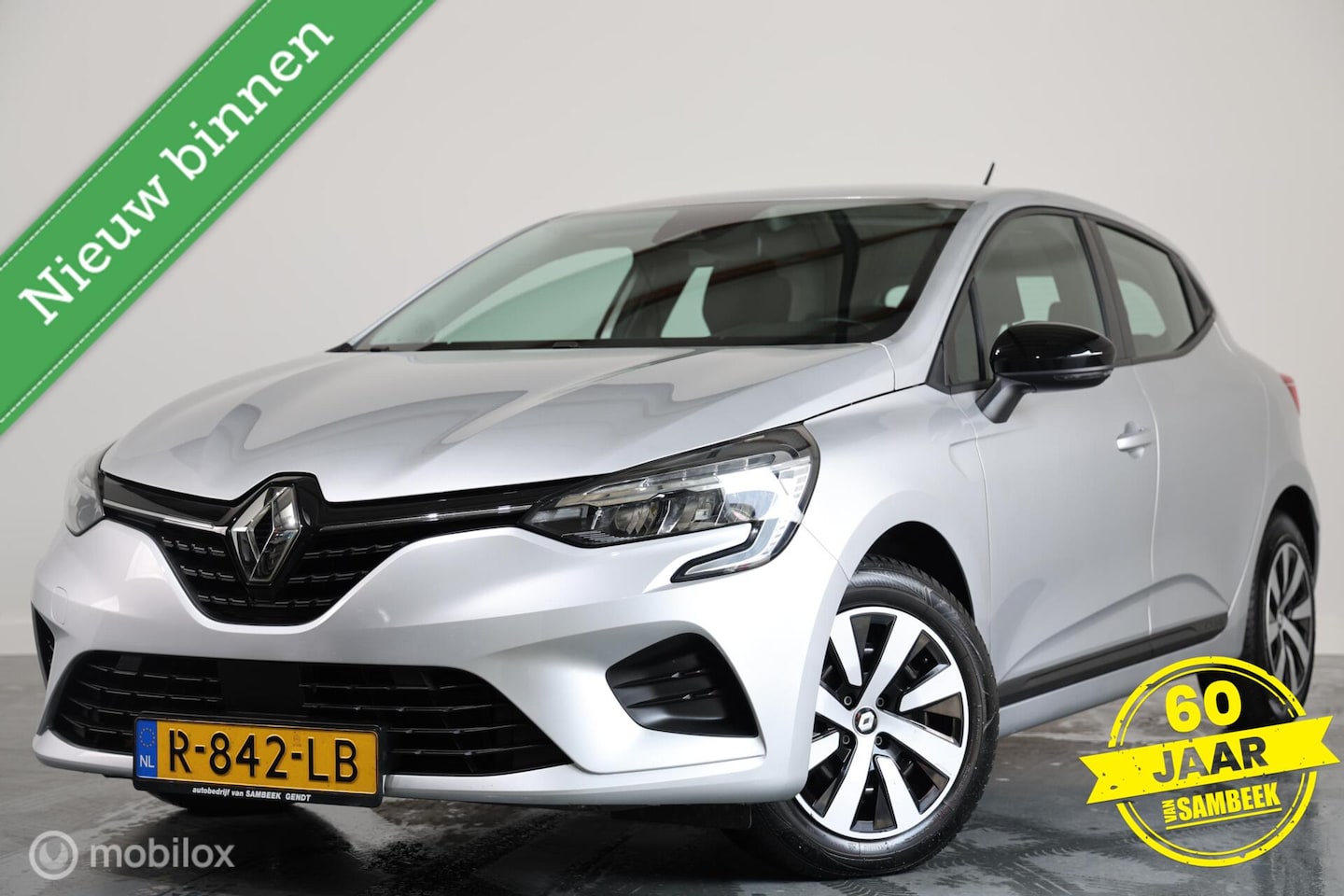 Renault Clio - 1.6 E-Tech Hybrid 145-Automaat-Carplay -Airco - AutoWereld.nl