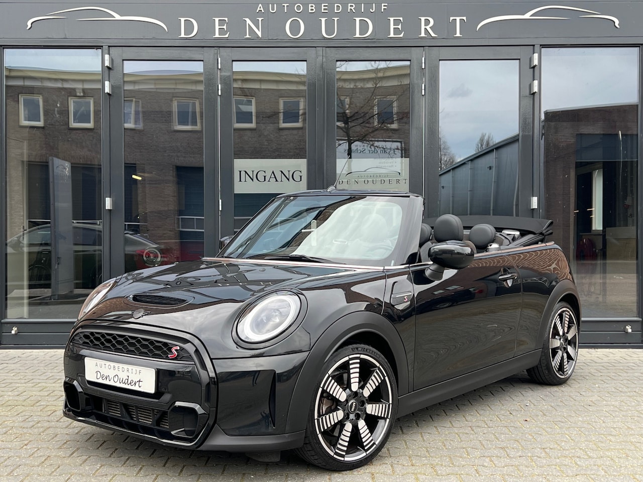 MINI Cabrio - Mini 2.0 Cooper S Classic AUT. APPLE CARPLAY/LEER/LED 2023 - AutoWereld.nl