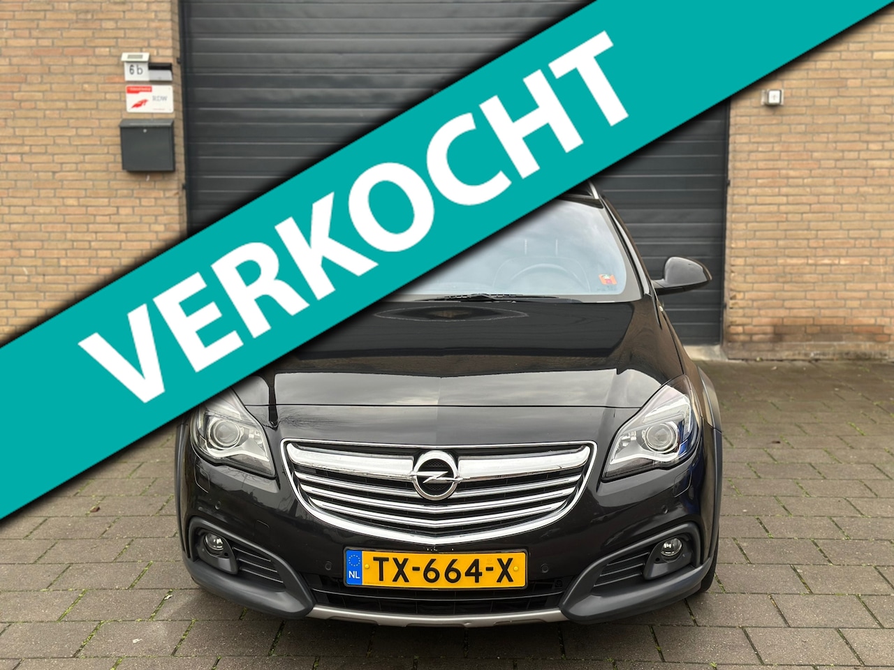 Opel Insignia Country Tourer - 2.0 T 4x4 ACC Clima Navi Camera Pano Cruise control Xenon Leder Zwart hemelbekleding - AutoWereld.nl