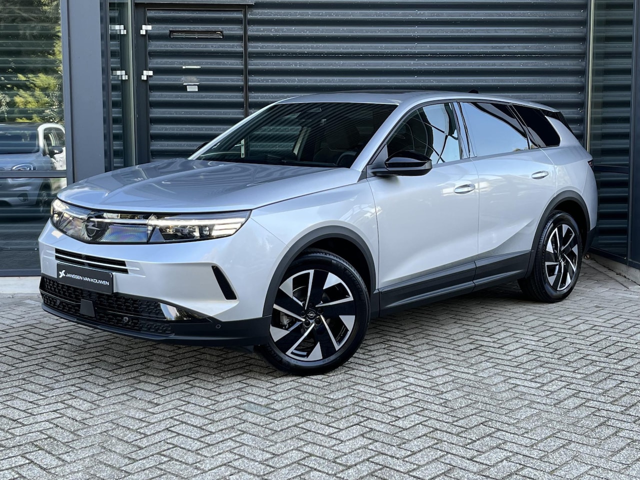 Opel Grandland - 1.2 Turbo Hybrid Business Edition * Lederen bekleding * BOMVOL - AutoWereld.nl