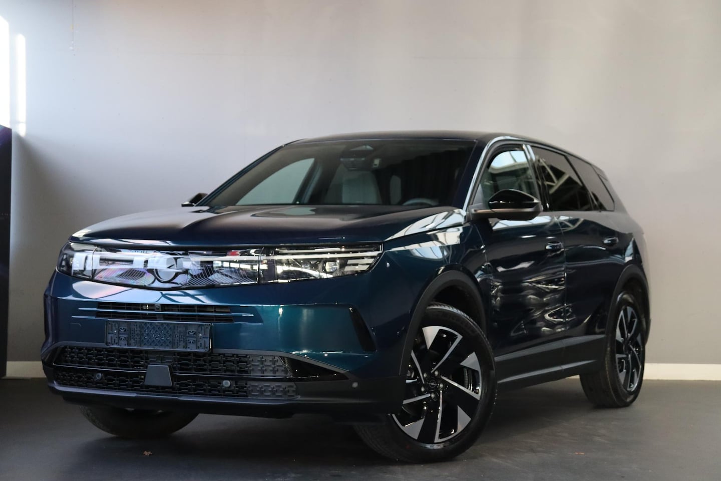 Opel Grandland - 1.2 Turbo Hybrid Business Edition Panoramadak Tech. pakket info. pakket nieuw te bestellen - AutoWereld.nl