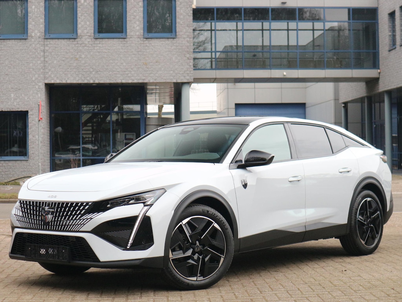 Peugeot 408 - GT 1.2 Hybrid 136 pk / incl. €1.500 inruilpremie / Schuif-/kanteldak / HiFi Audio / 360 gr - AutoWereld.nl