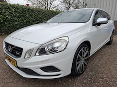 Volvo V60 - 2.0 T5 Summum CLIMAT/CRUISE/PDC/XENON/TREKHAAK 239PK