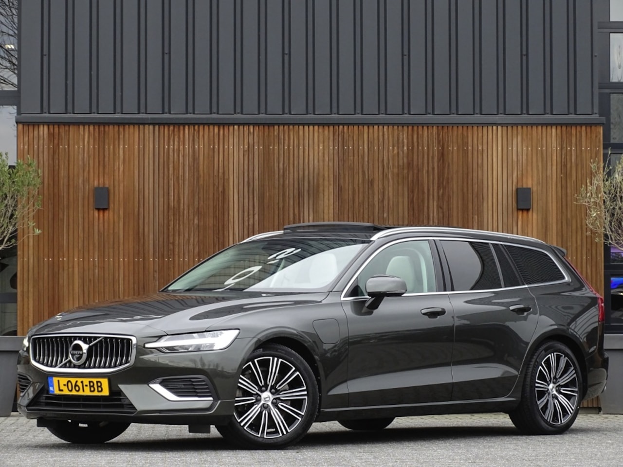 Volvo V60 - 2.0 T6 340PK AWD / R-Design / Inscription / LED - AutoWereld.nl